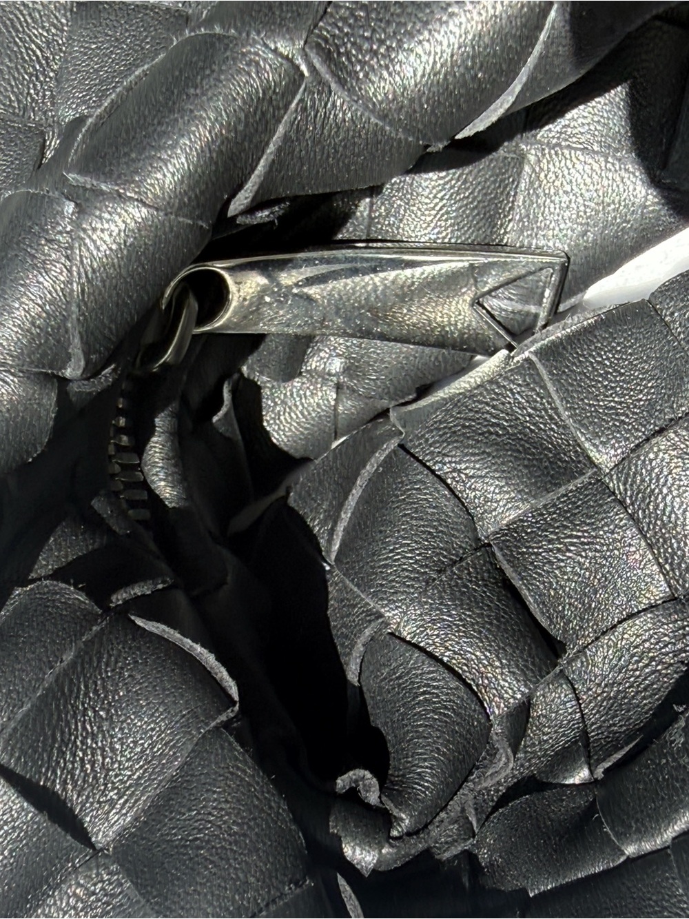 Bottega Veneta Black Teen Jodie Intrecciato Leather Handbag - Picture 2 of 4